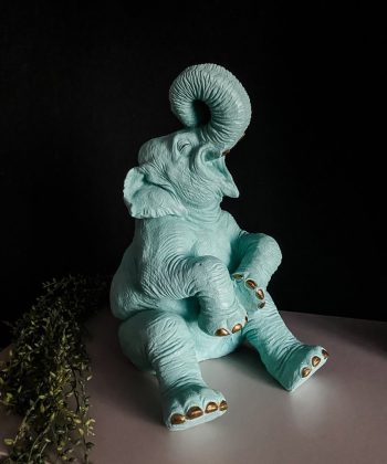 Blár hlægjandi fíll