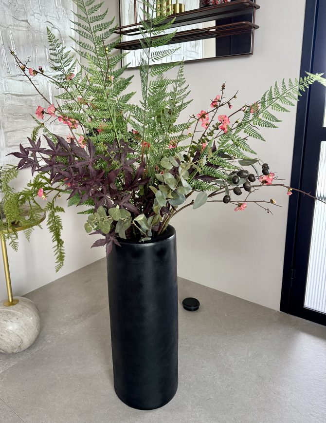 Stór Blómavasi með flottum raunverulegum blómum